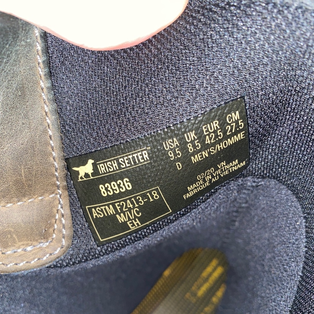 Men’s 9.5 RedWing Steel Toe Work Boot.